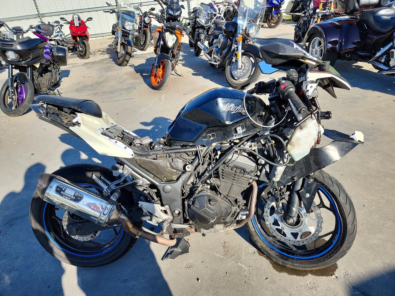 Salvage Kawasaki Ex300 B Image