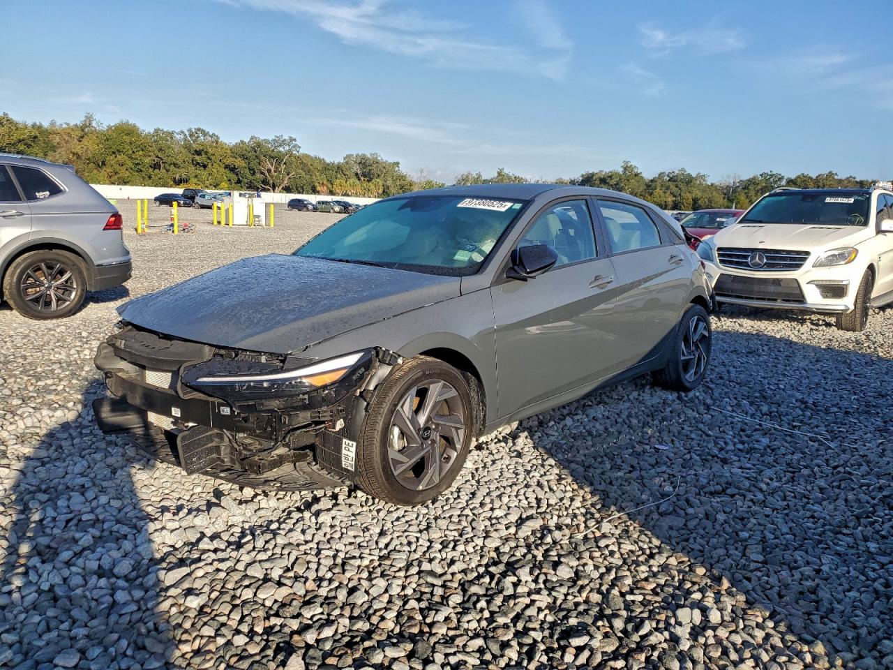 Salvage Hyundai ELANTRA Image