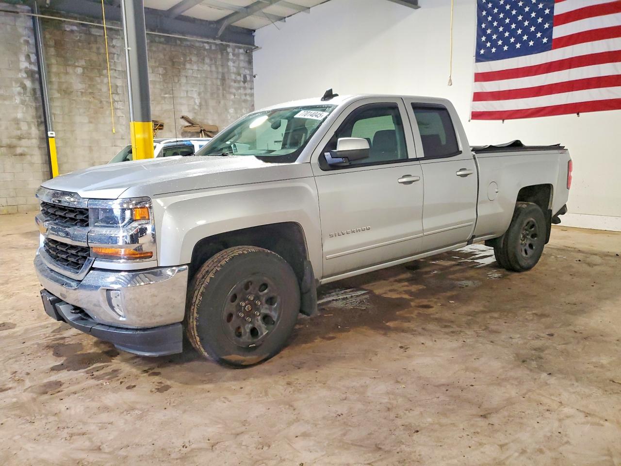 Salvage Chevrolet Silverado Image