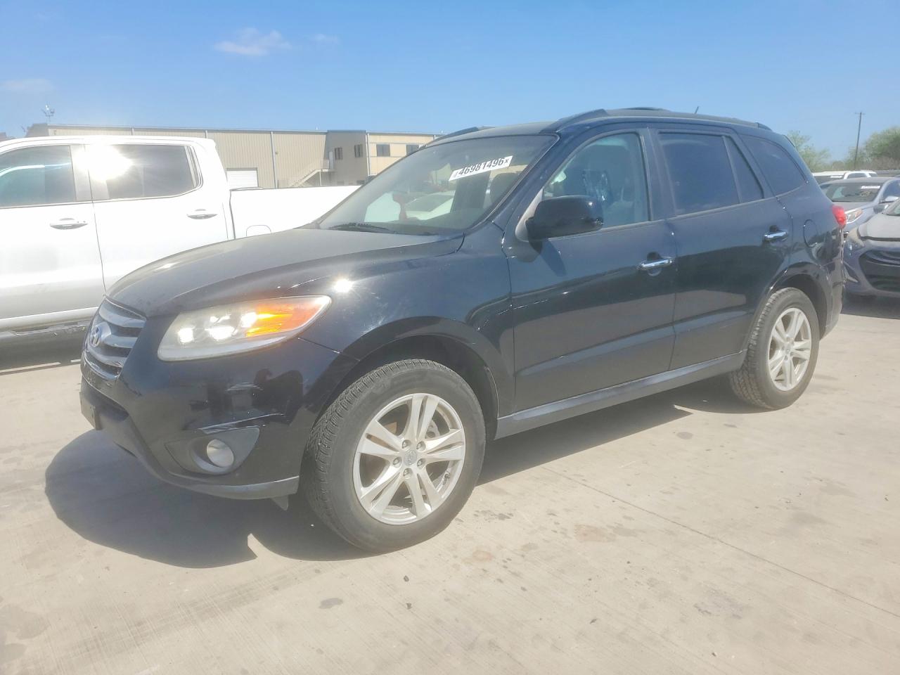 Salvage Hyundai SANTA FE Image