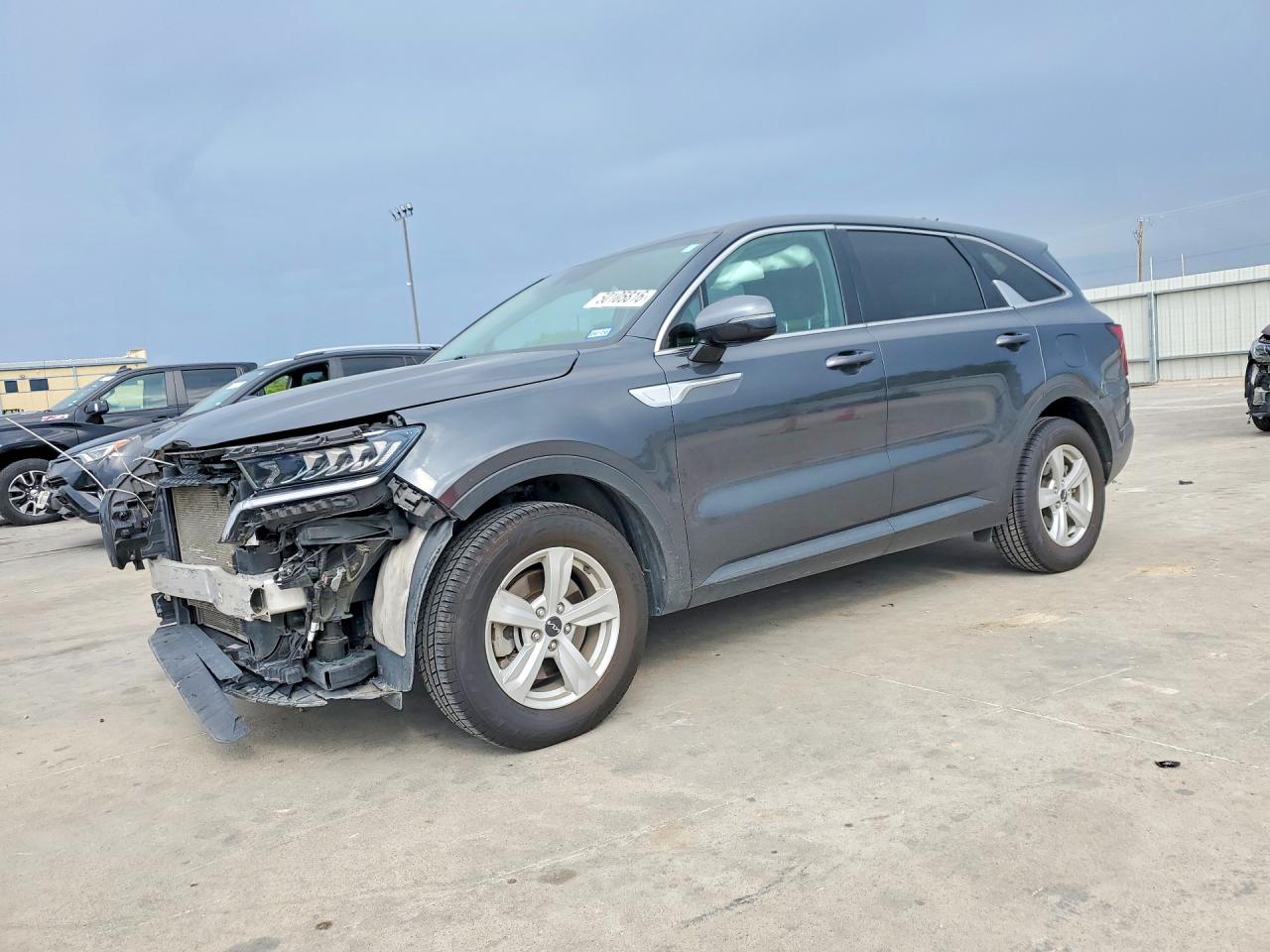 Salvage Kia Sorento Image