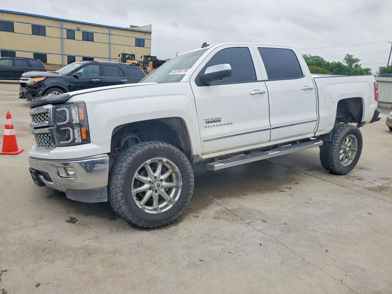 Salvage Chevrolet Silverado Image