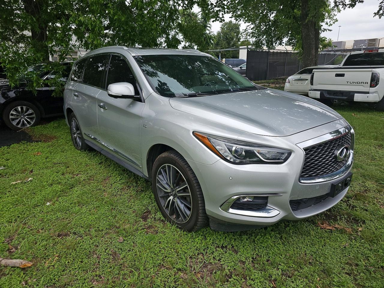 Salvage INFINITI Qx Image