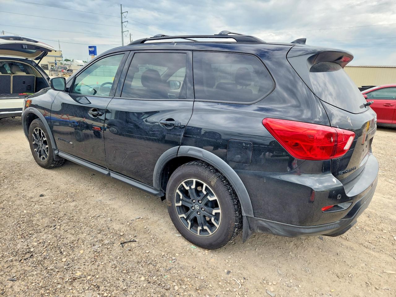 Nissan Pathfinder Sv