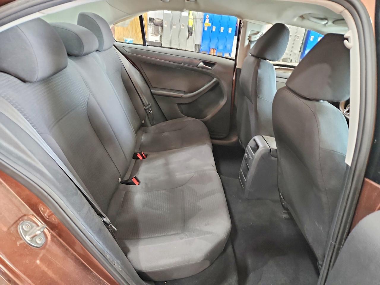 Volkswagen Jetta S
