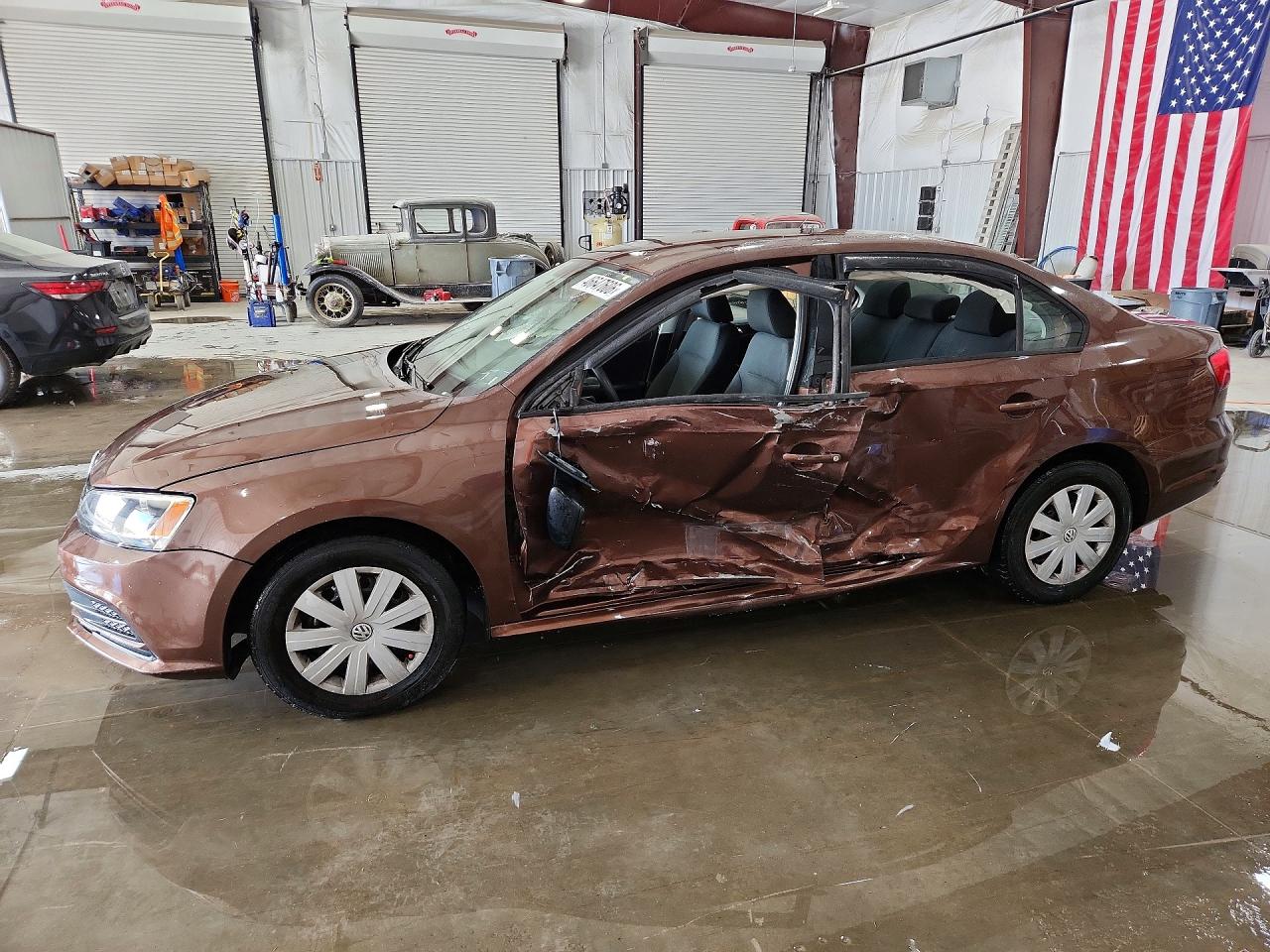 Salvage Volkswagen Jetta Image