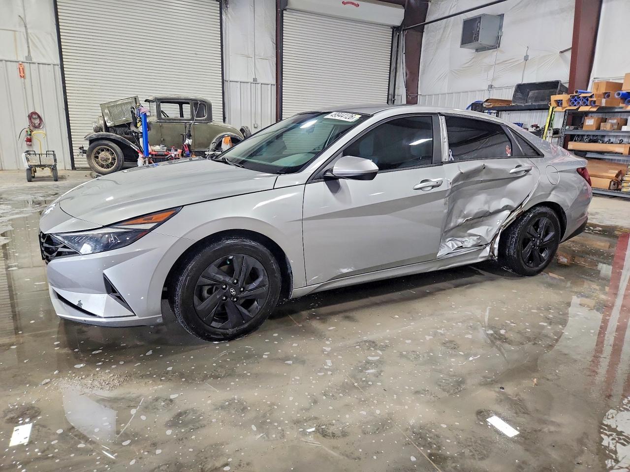 Salvage Hyundai ELANTRA Image