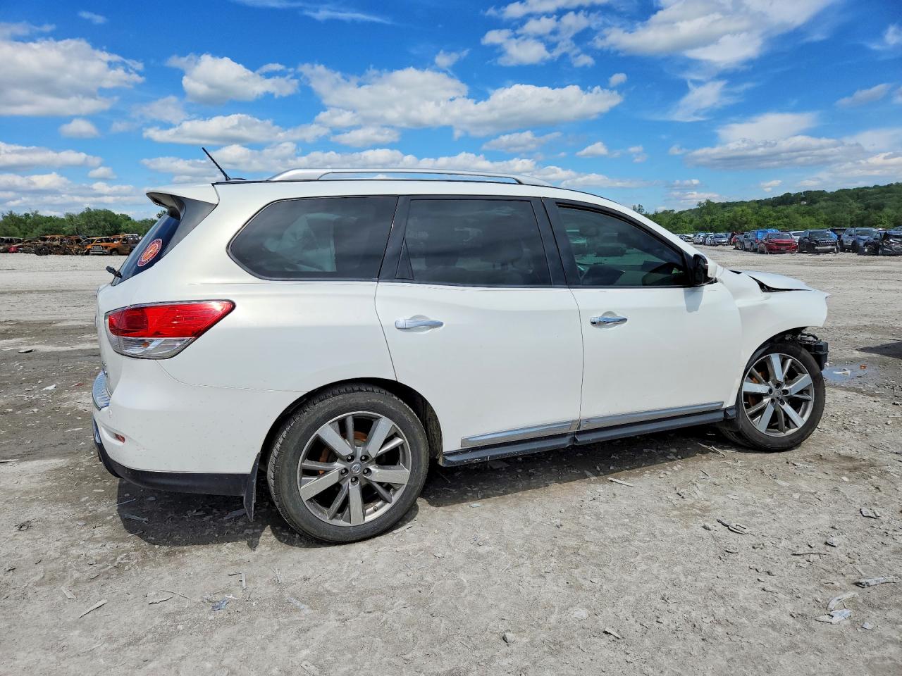 Nissan Pathfinder S