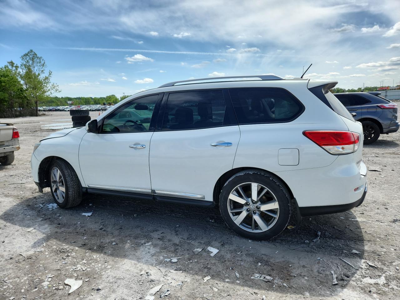Nissan Pathfinder S