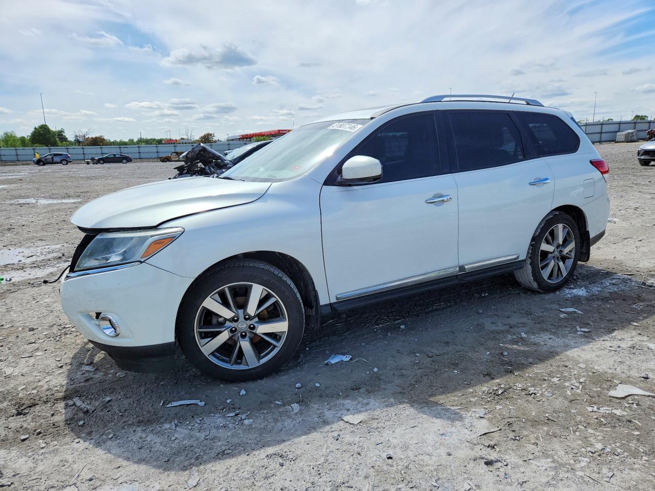 Salvage Nissan Pathfinder Image