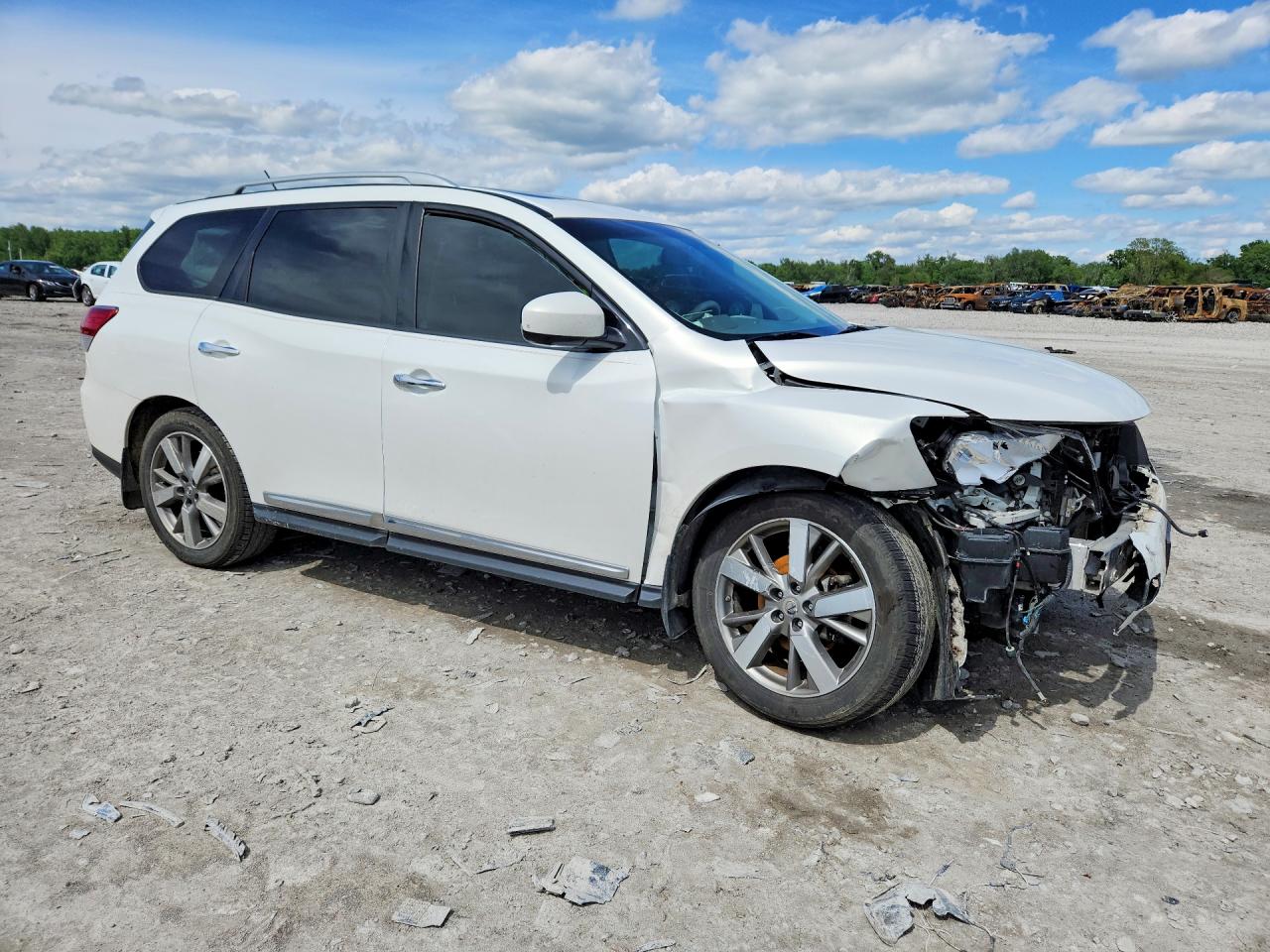 Nissan Pathfinder S