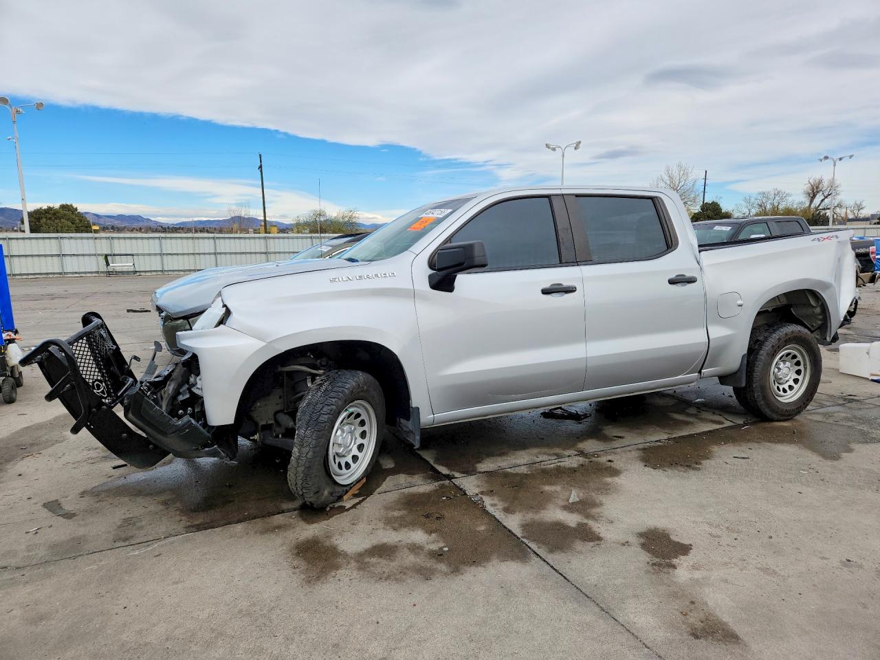 Salvage Chevrolet Silverado Image