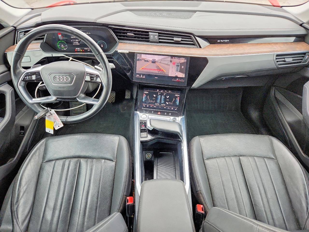Audi e-tron Premium Plus