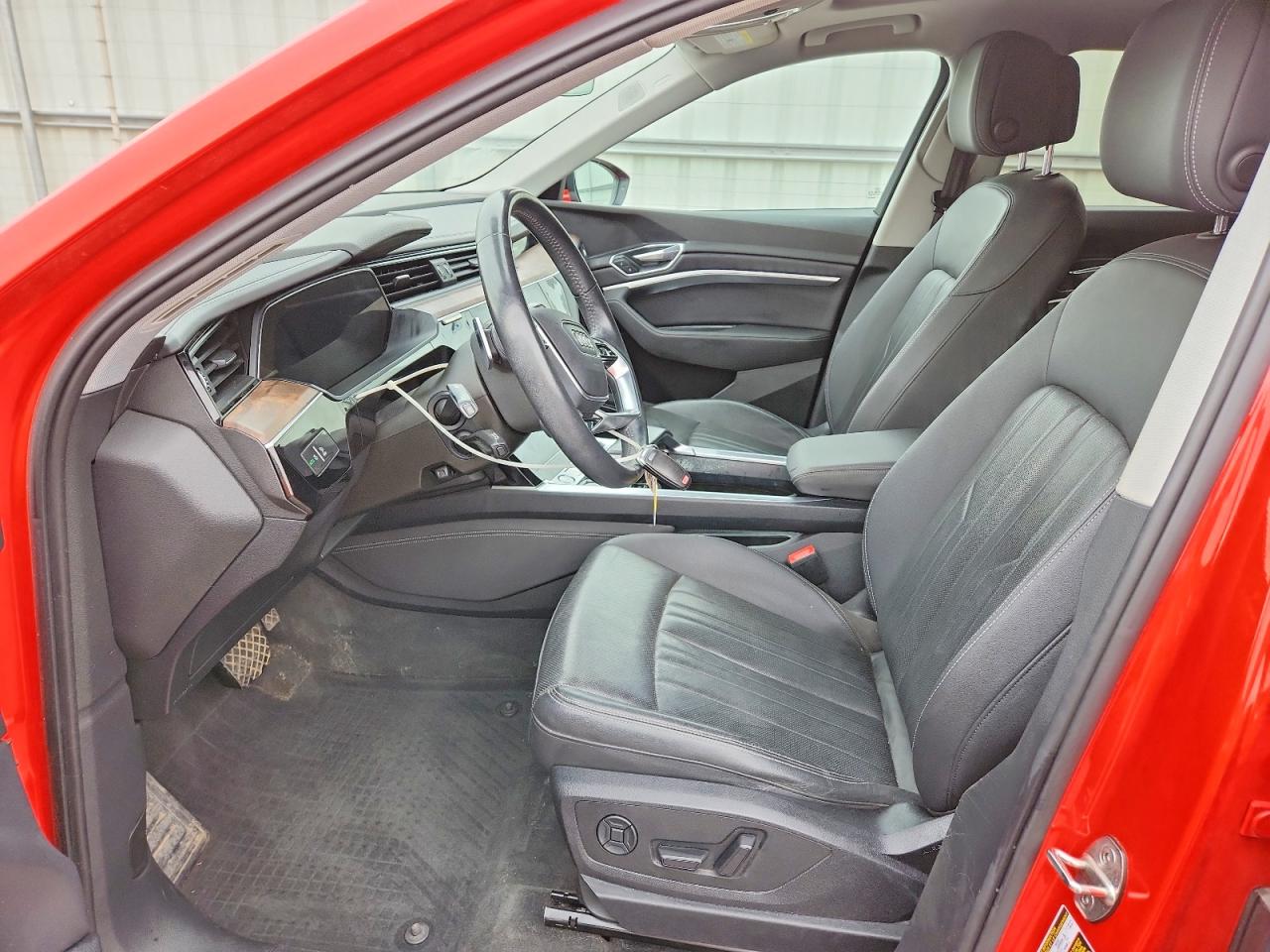 Audi e-tron Premium Plus