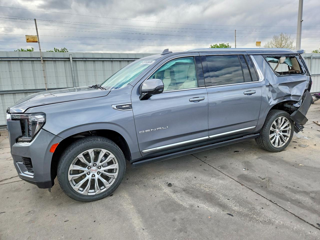 Salvage GMC Yukon Image