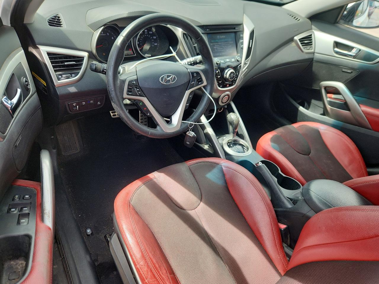 Hyundai VELOSTER Base