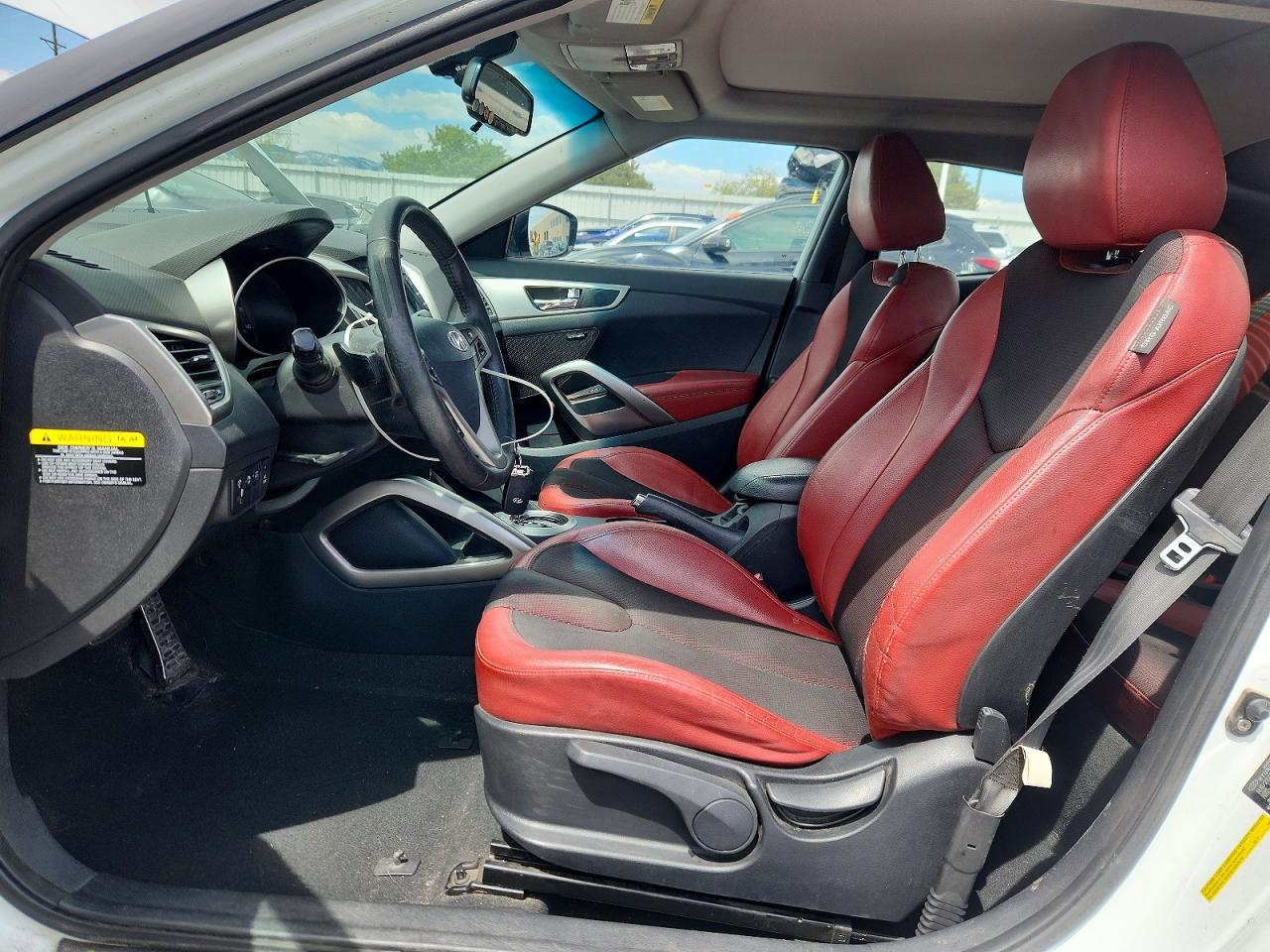 Hyundai VELOSTER Base