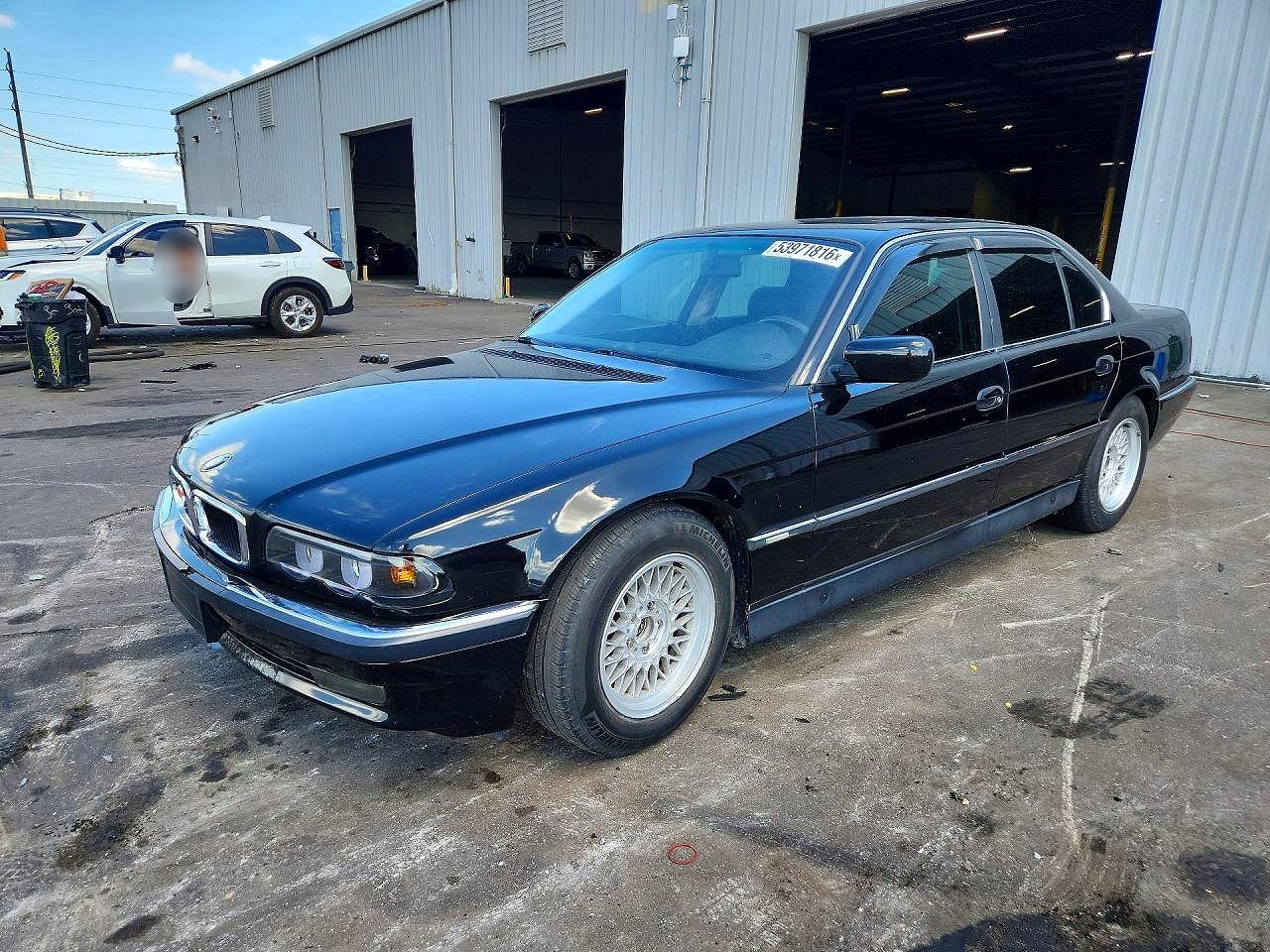 Salvage BMW 7 Series Image