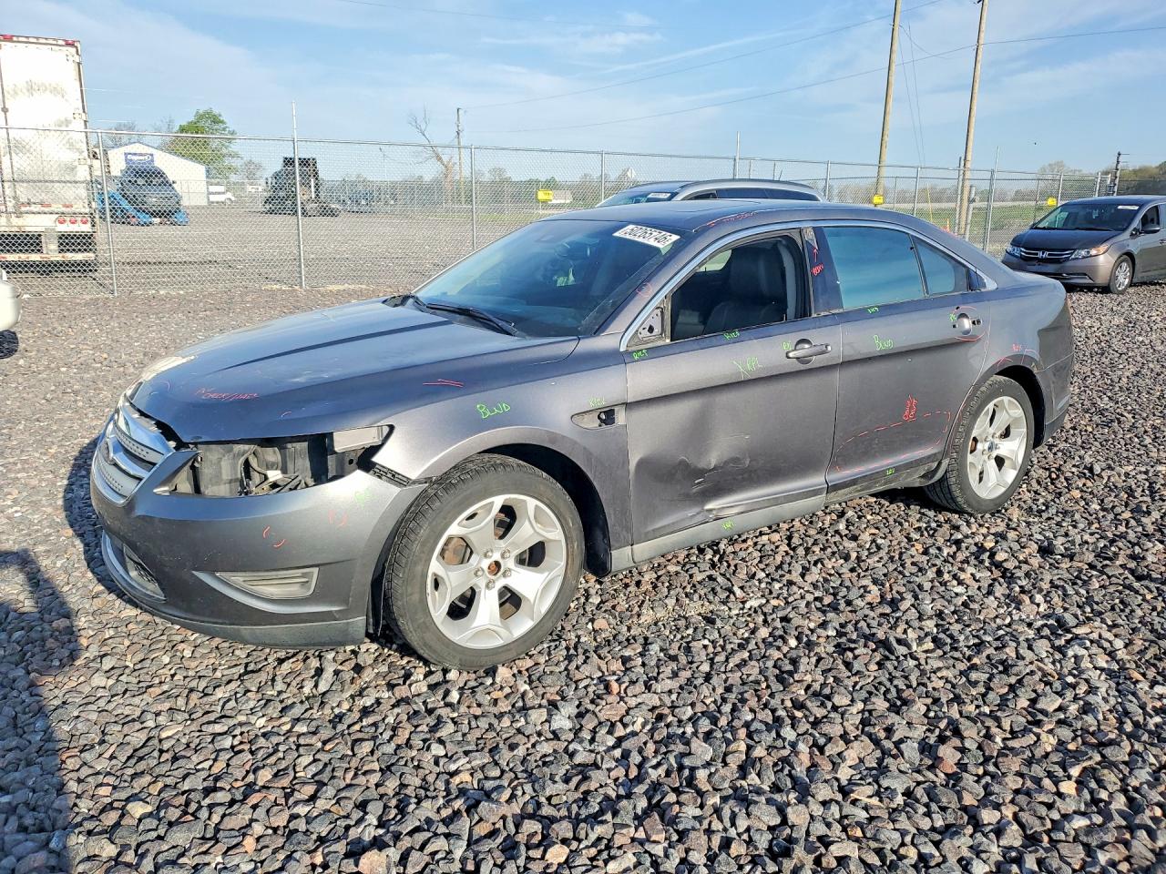 Salvage Ford Taurus Image