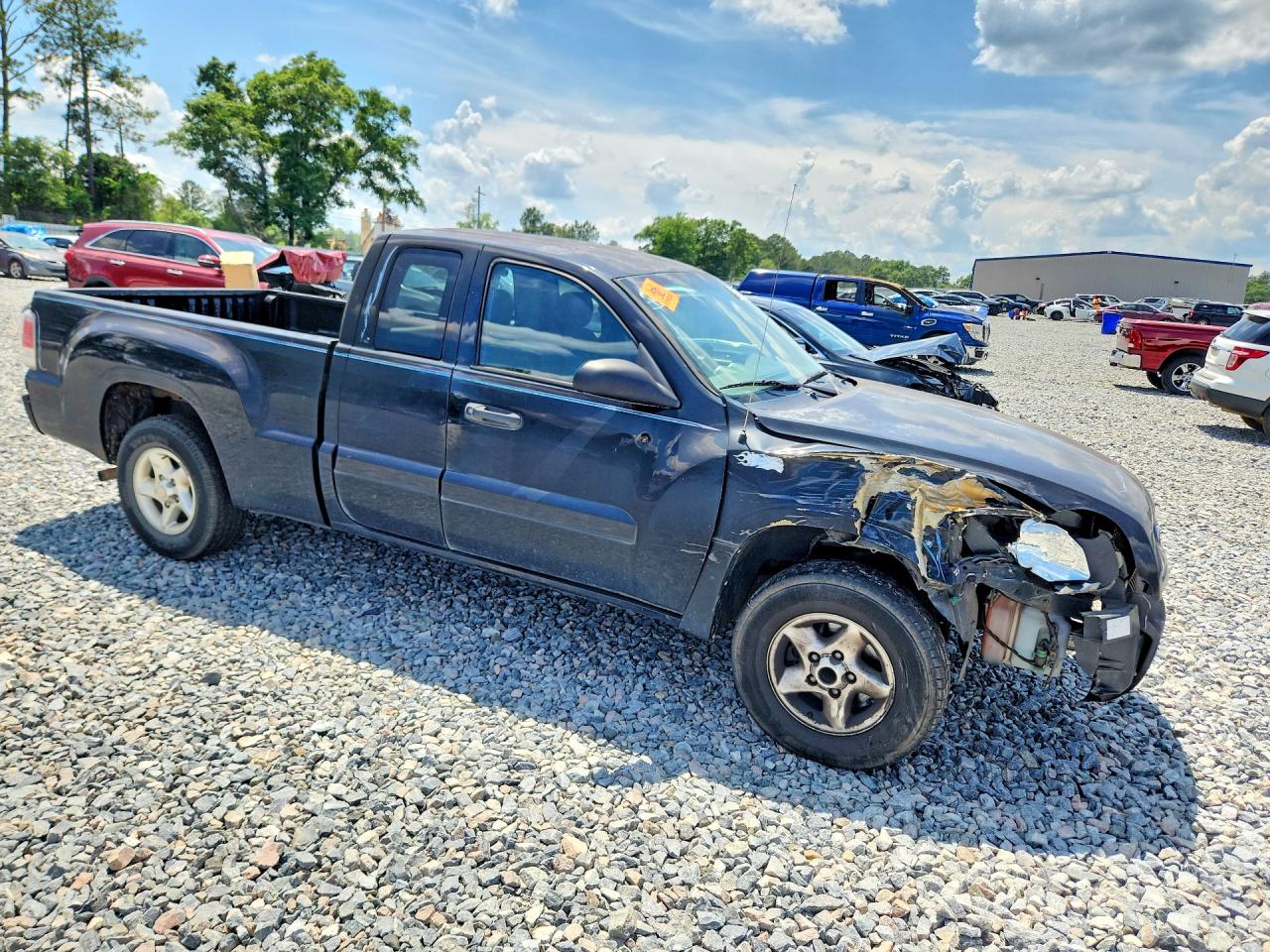 Mitsubishi Raider Ls