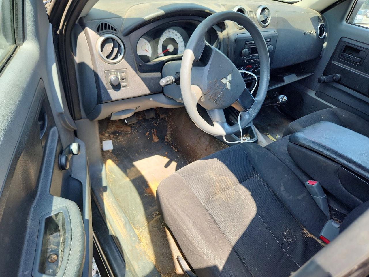 Mitsubishi Raider Ls