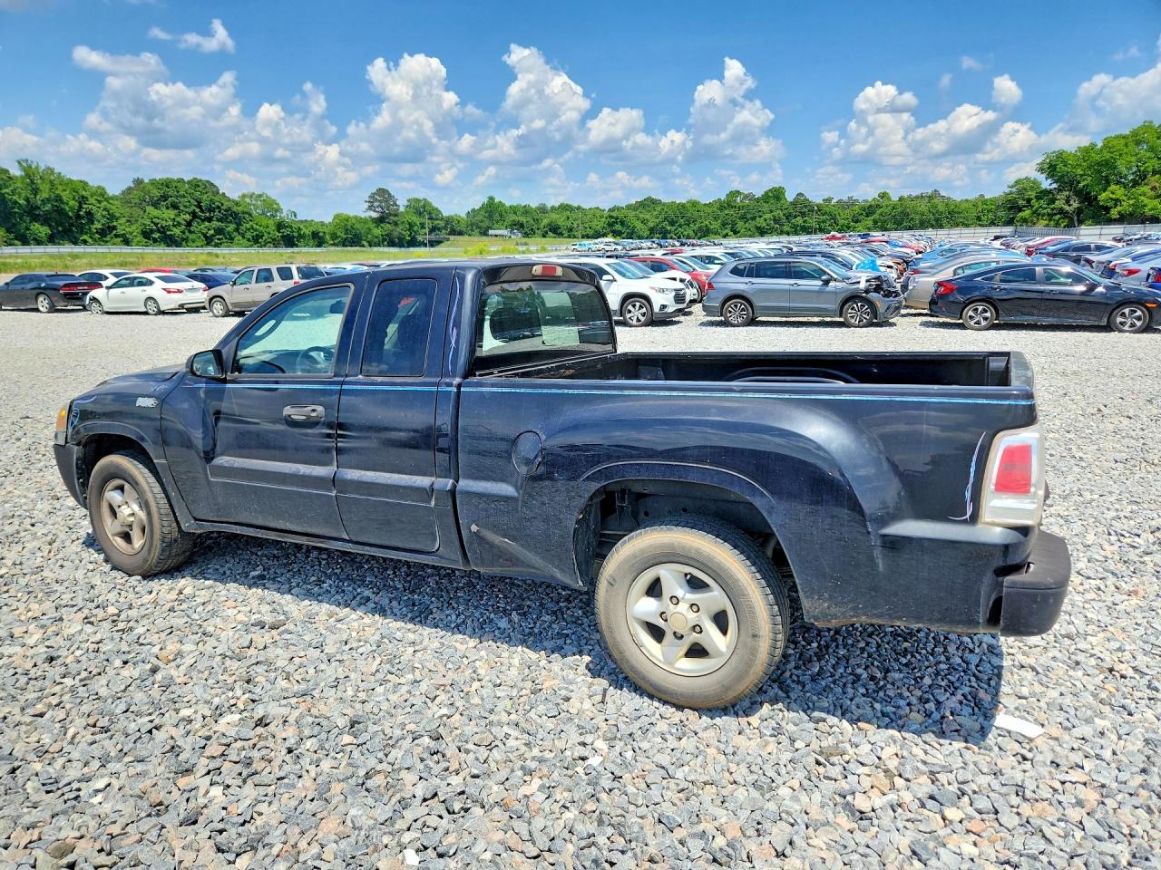 Mitsubishi Raider Ls