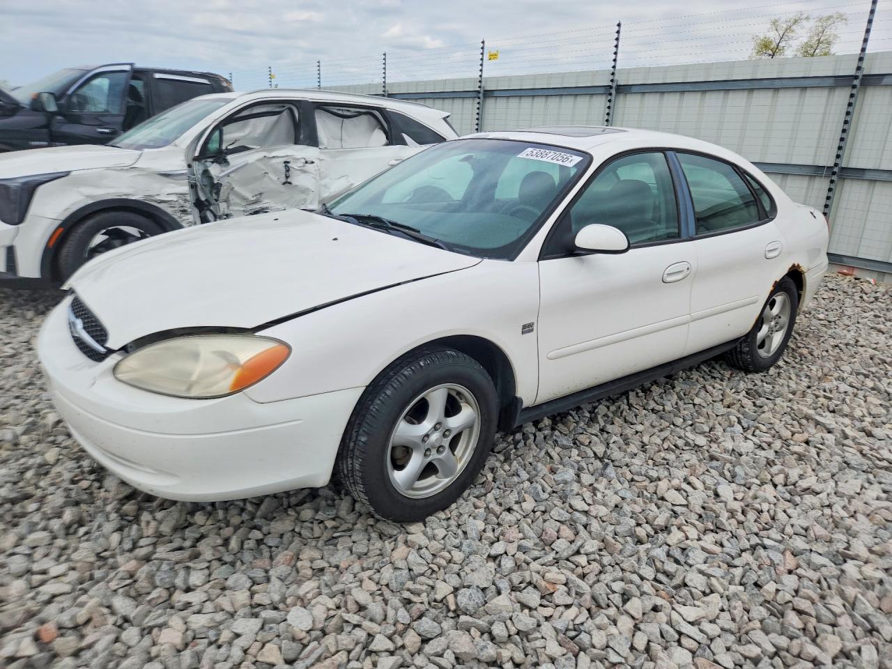 Salvage Ford Taurus Image