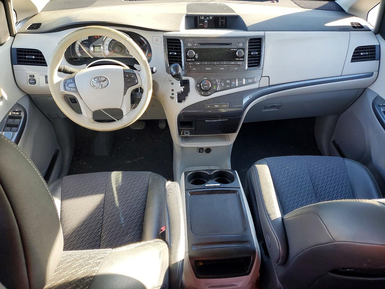Toyota Sienna Se 8-passenger