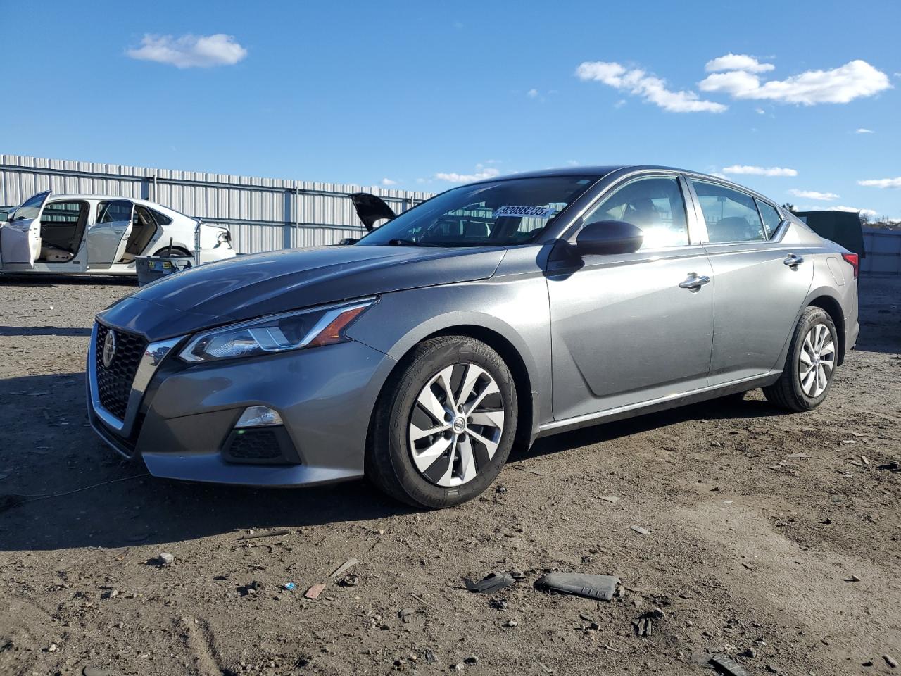 Salvage Nissan Altima Image