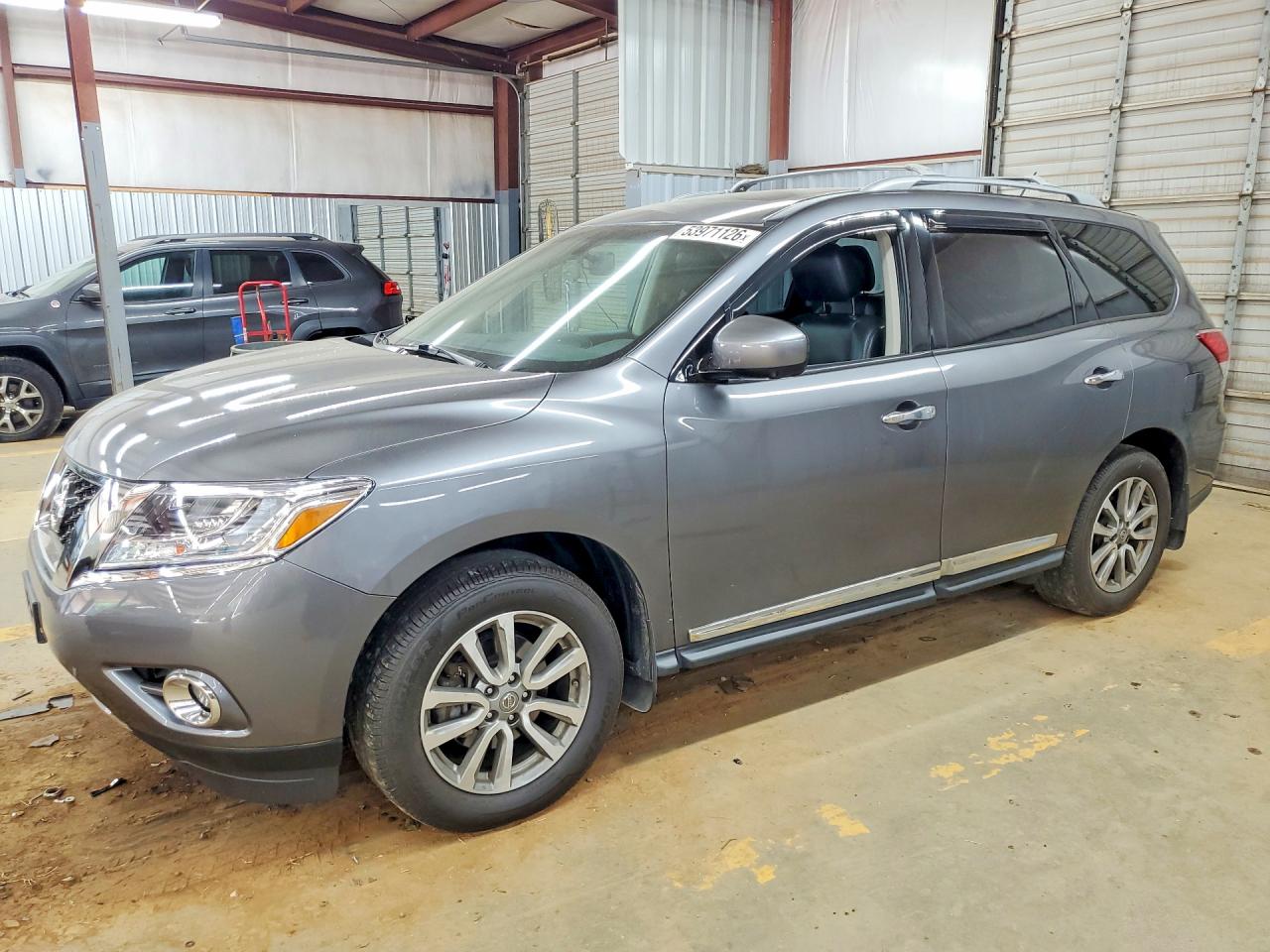 Salvage Nissan Pathfinder Image