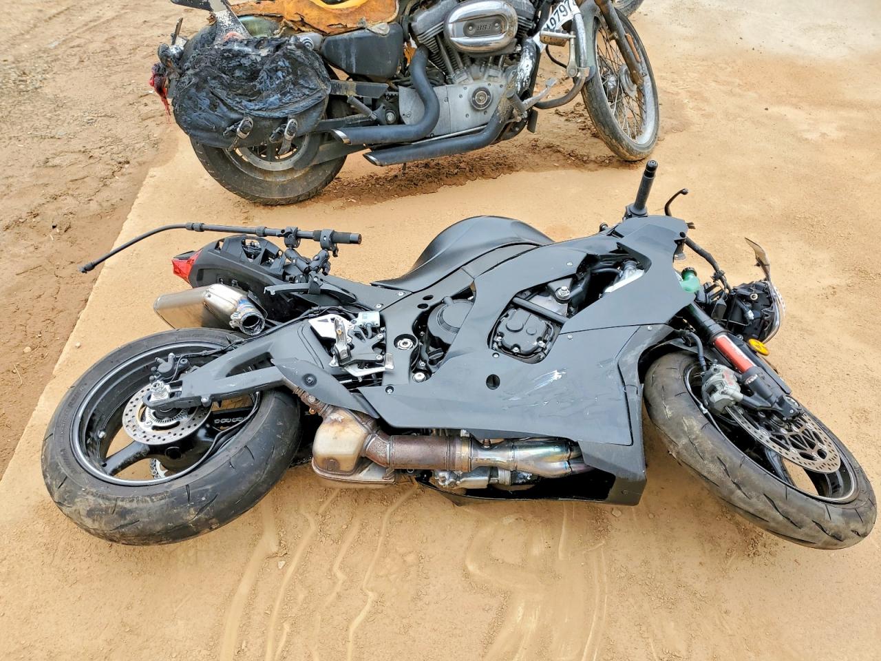 Salvage Kawasaki Zx1002 L Image