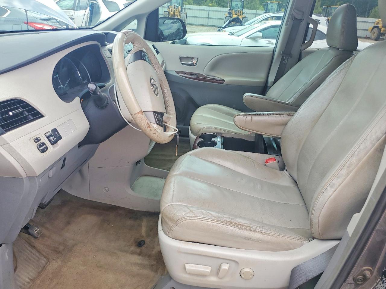 Toyota Sienna Xle 8-passenger