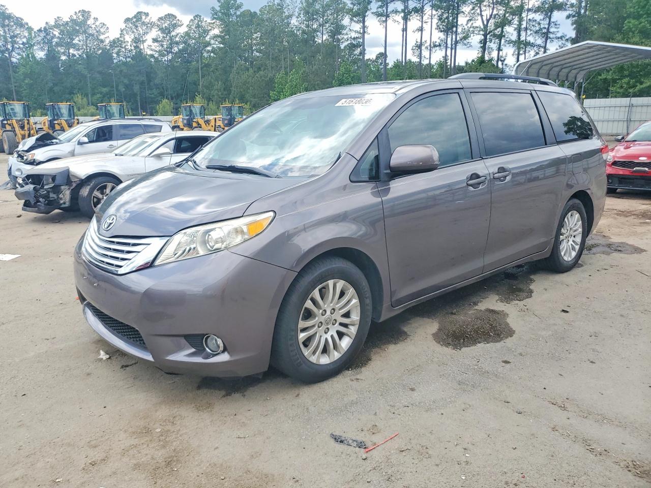 Salvage Toyota Sienna Image