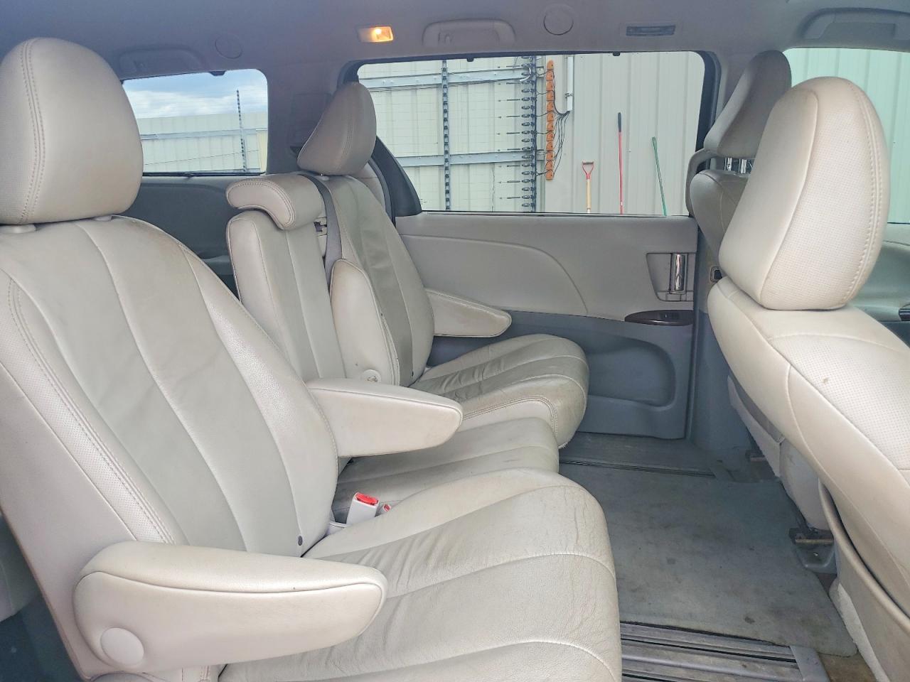 Toyota Sienna Xle 8-passenger
