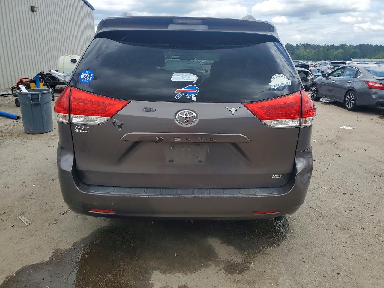 Toyota Sienna Xle 8-passenger