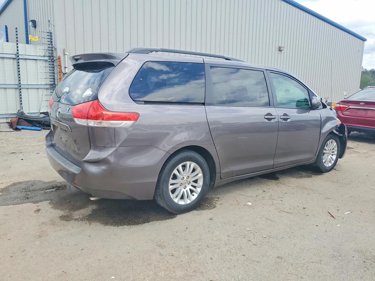 Toyota Sienna Xle 8-passenger