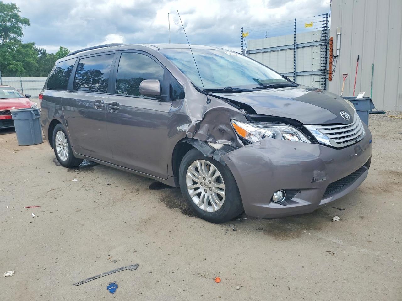 Toyota Sienna Xle 8-passenger
