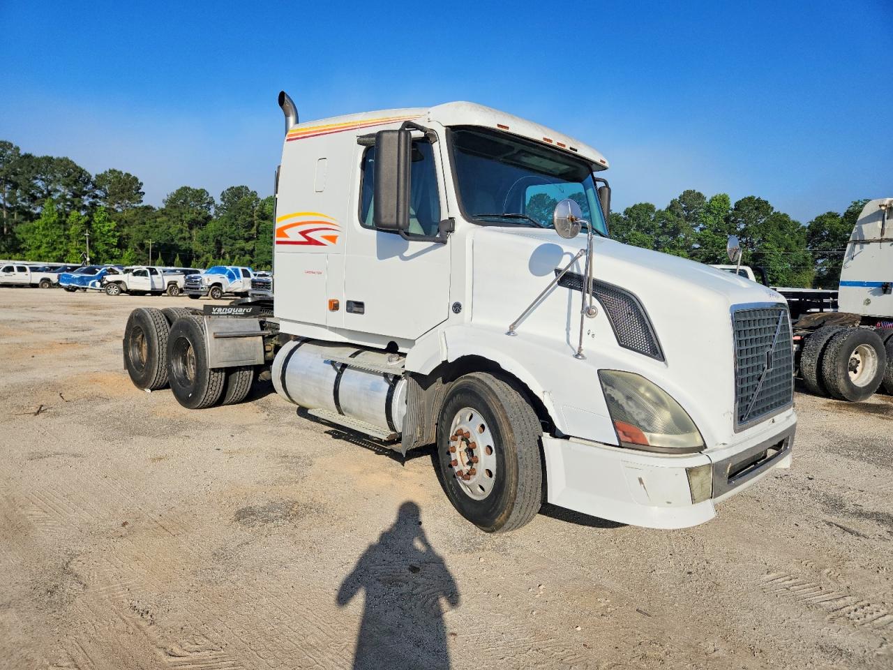 Salvage Volvo Vn Image