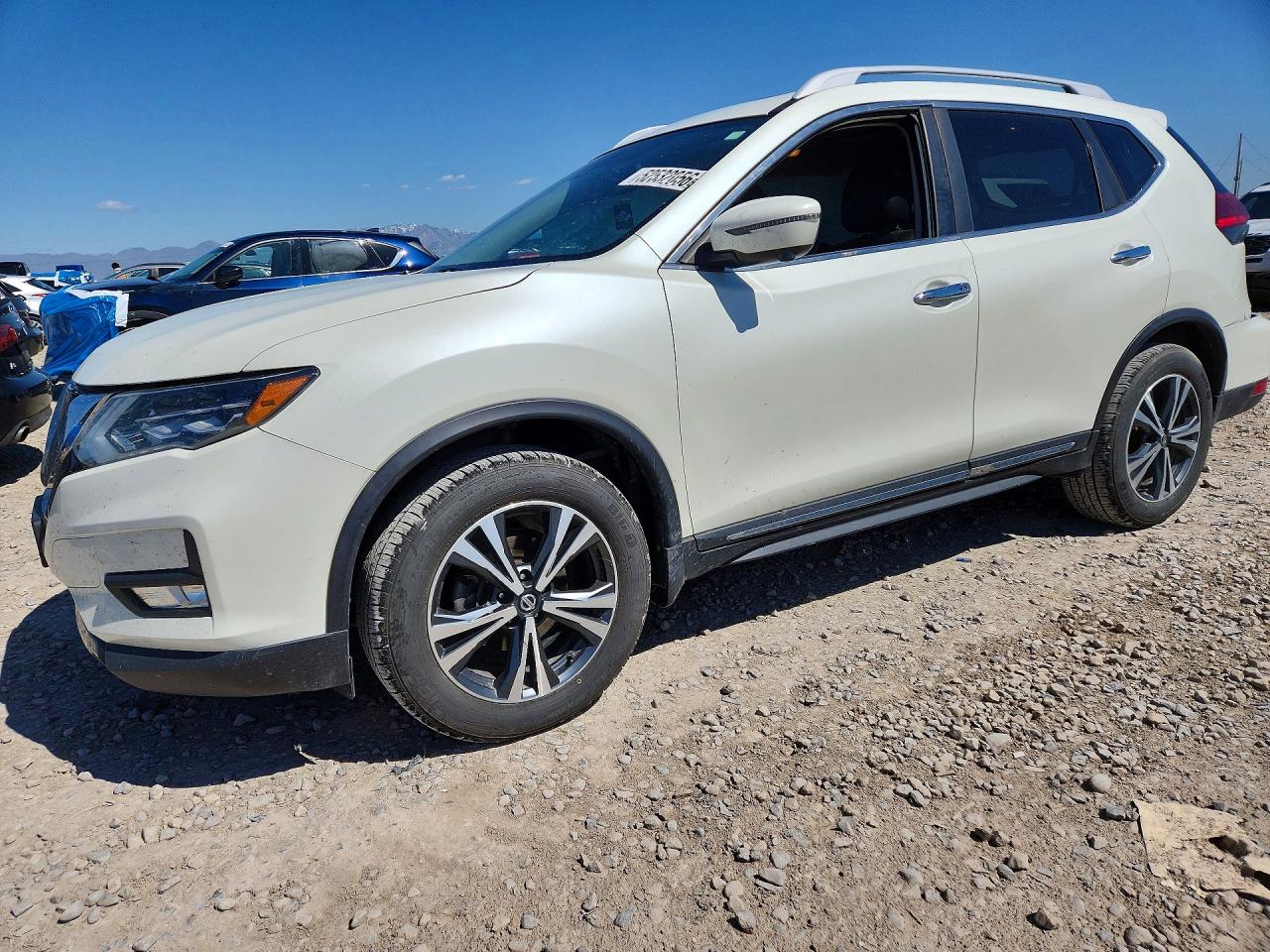 Salvage Nissan Rogue Image