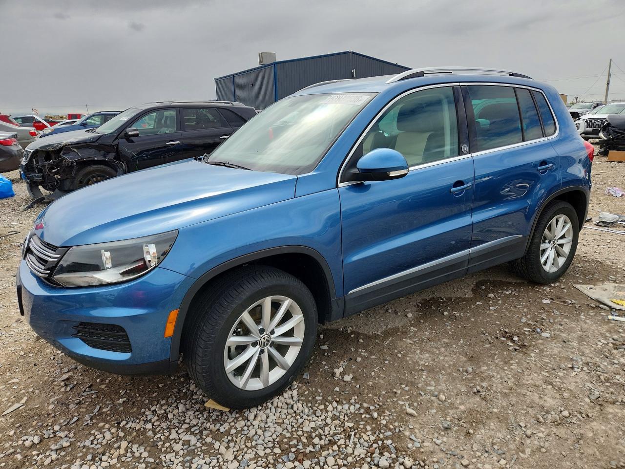 Salvage Volkswagen Tiguan Image