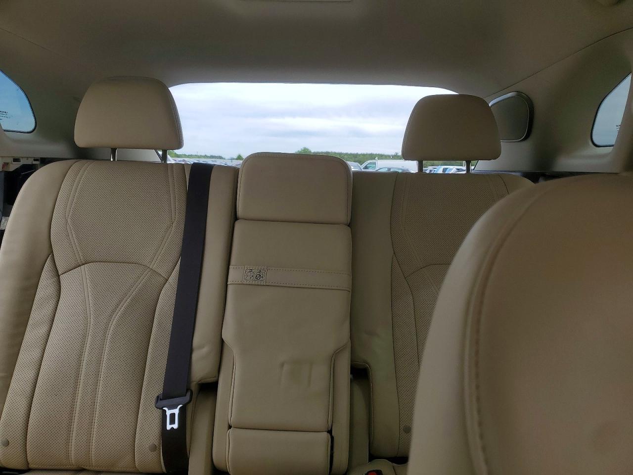 Lexus RX Base