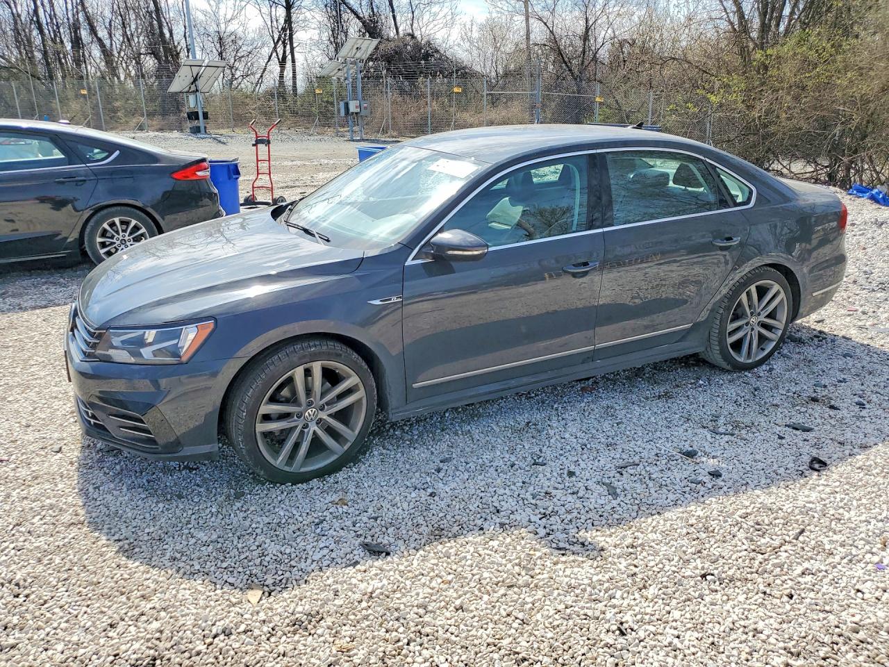 Salvage Volkswagen Passat Image
