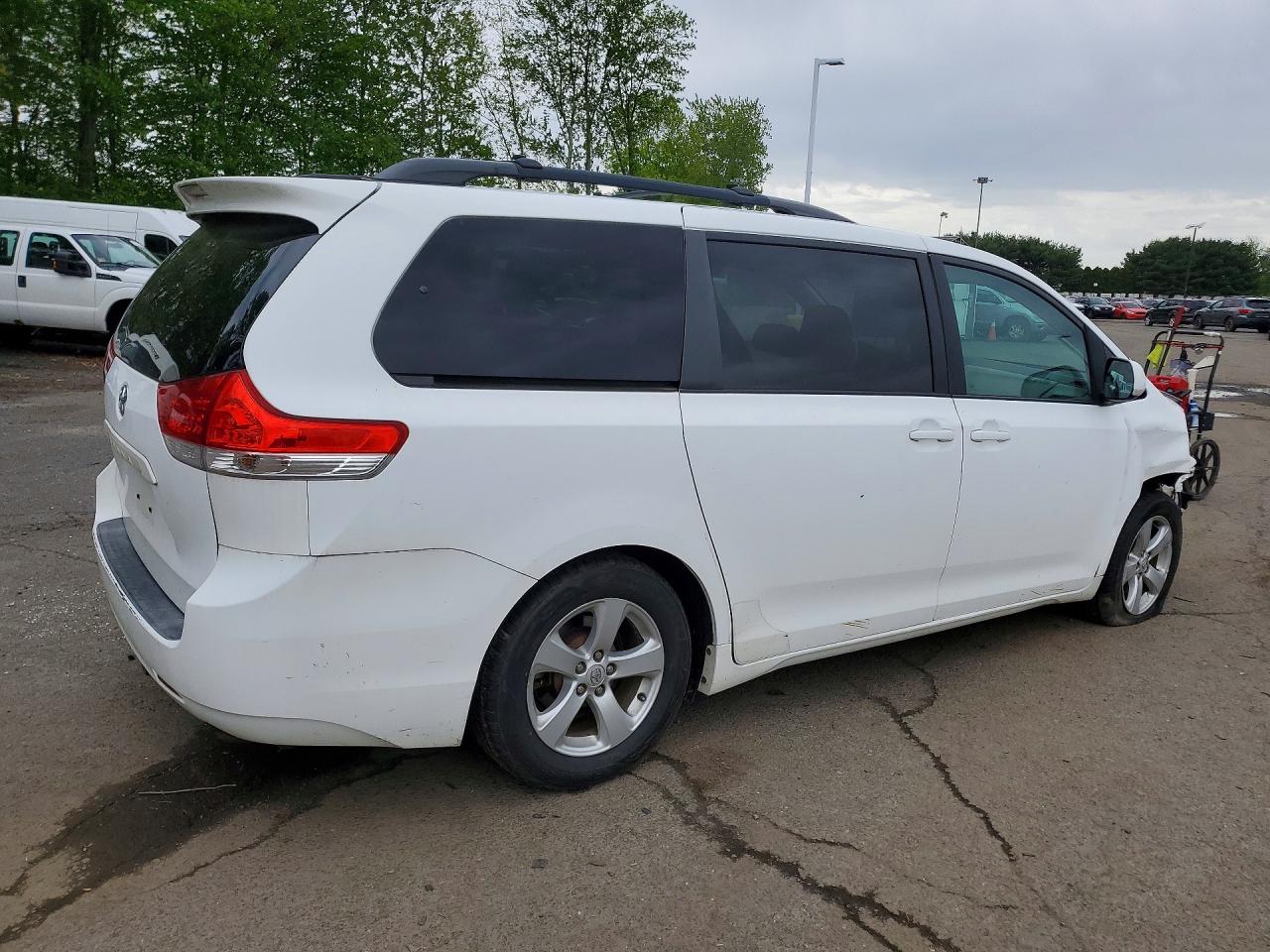 Toyota Sienna Le