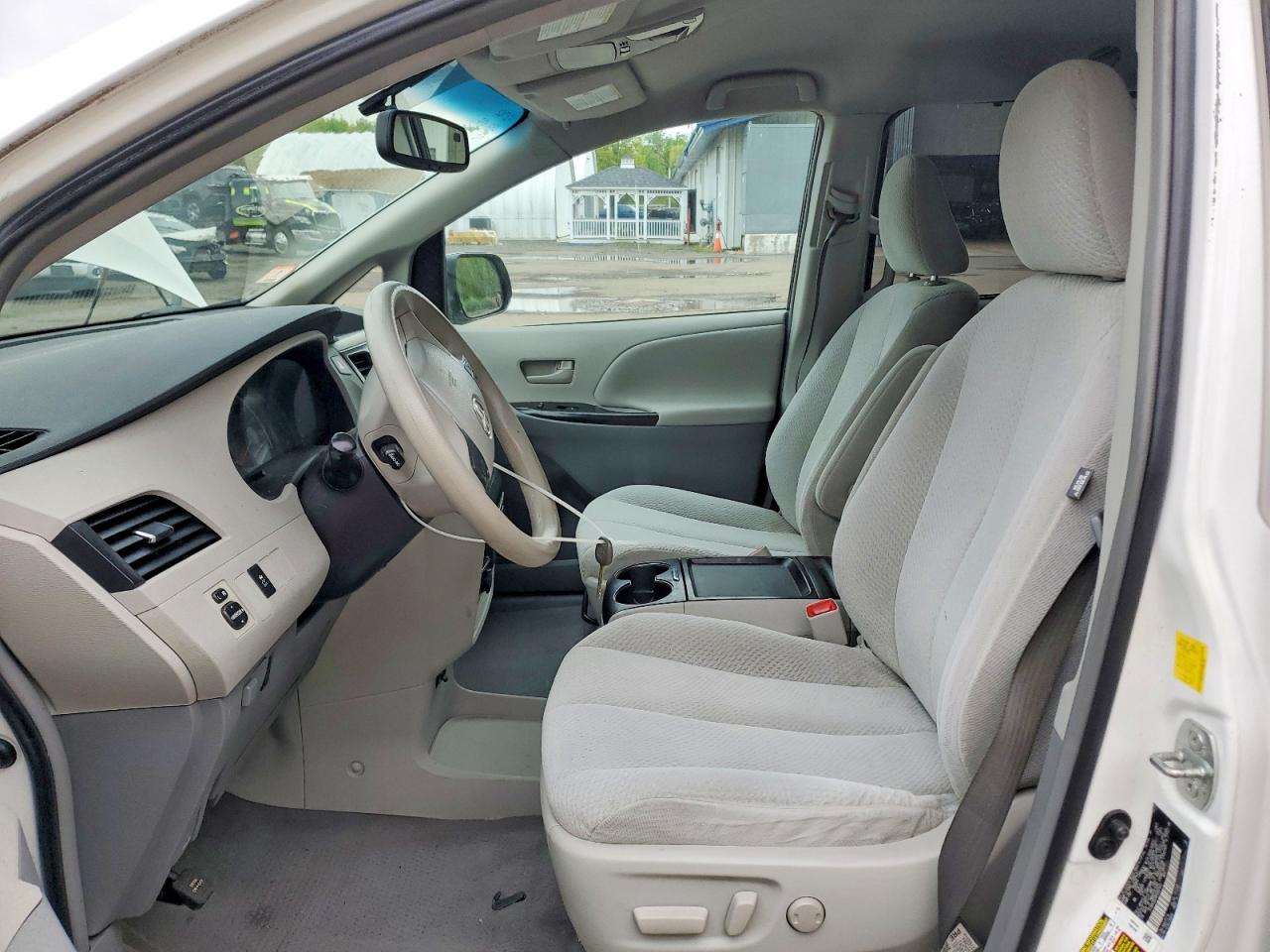 Toyota Sienna Le