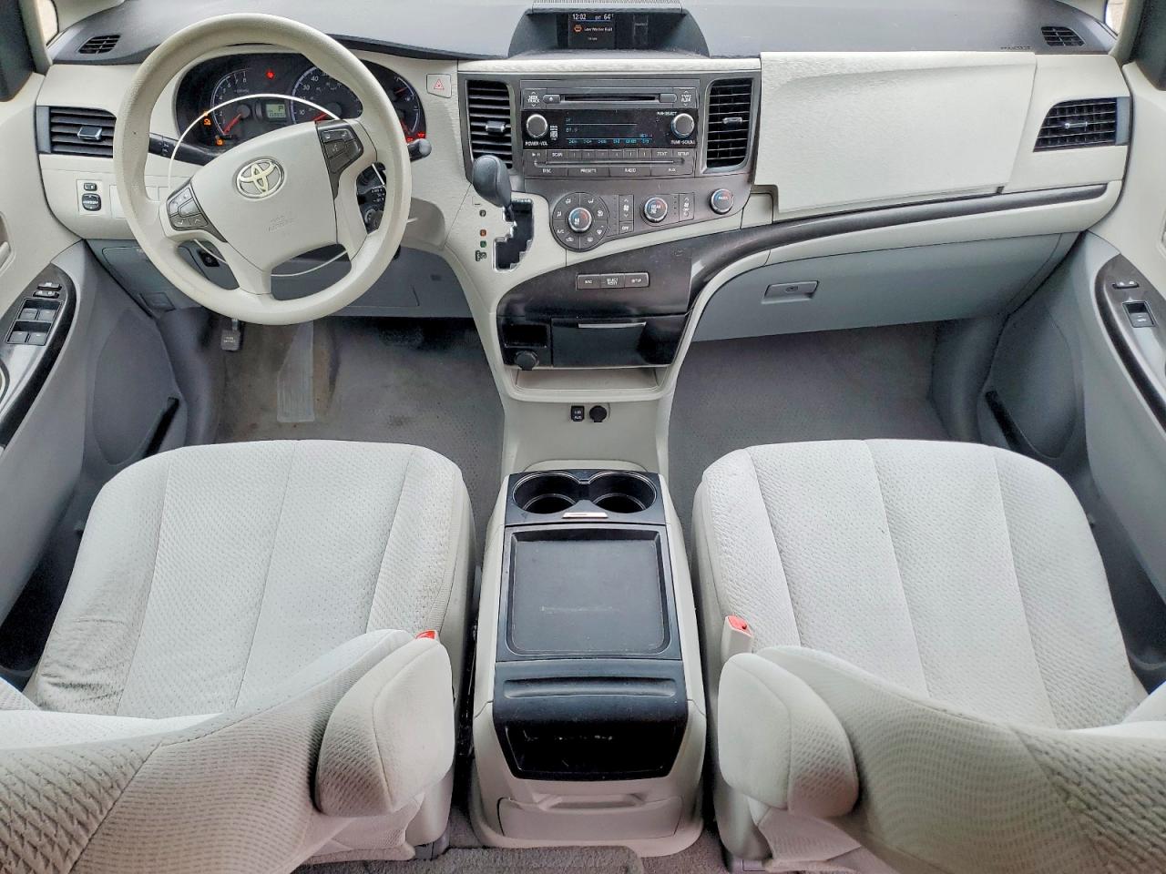 Toyota Sienna Le