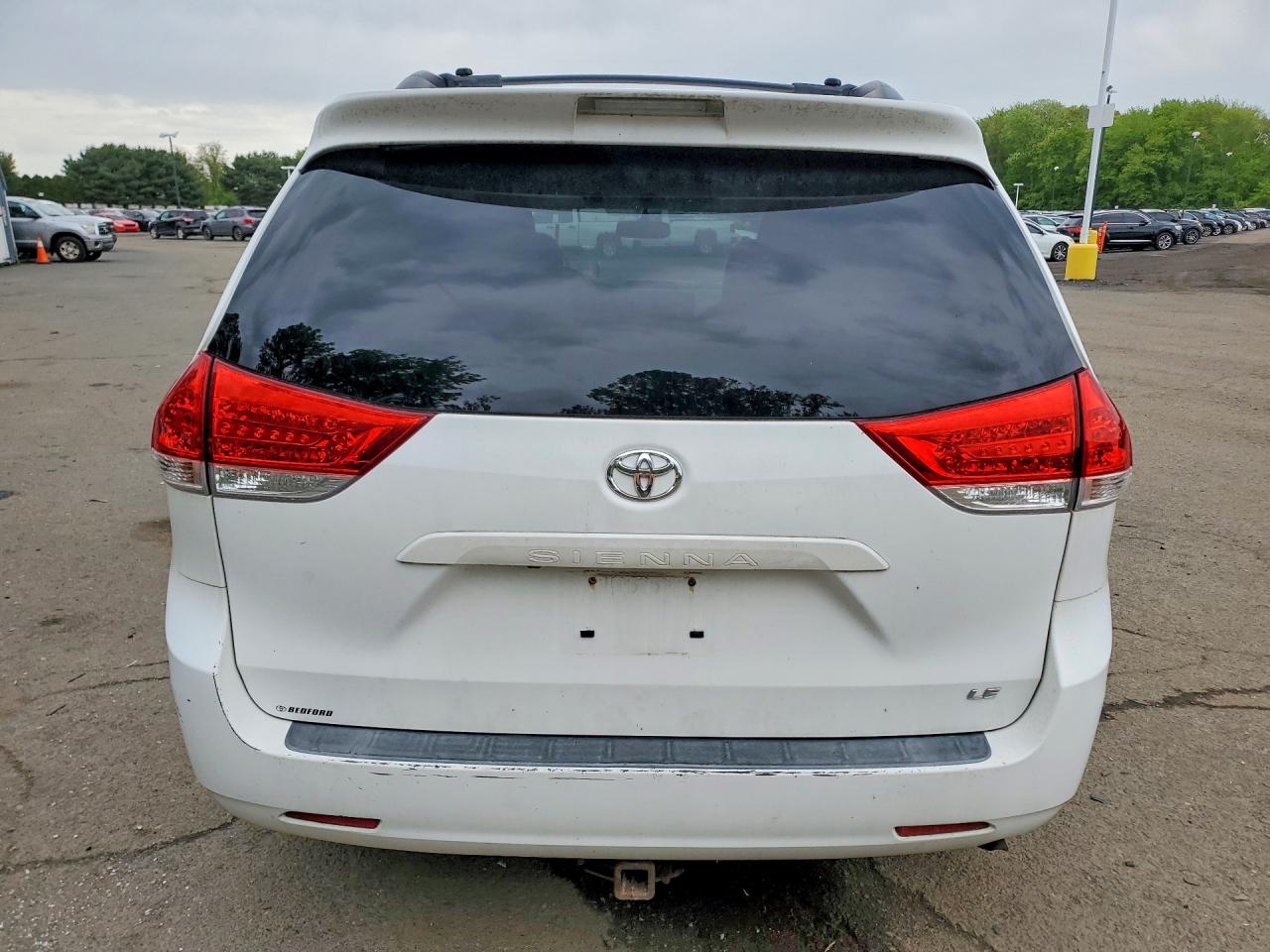 Toyota Sienna Le