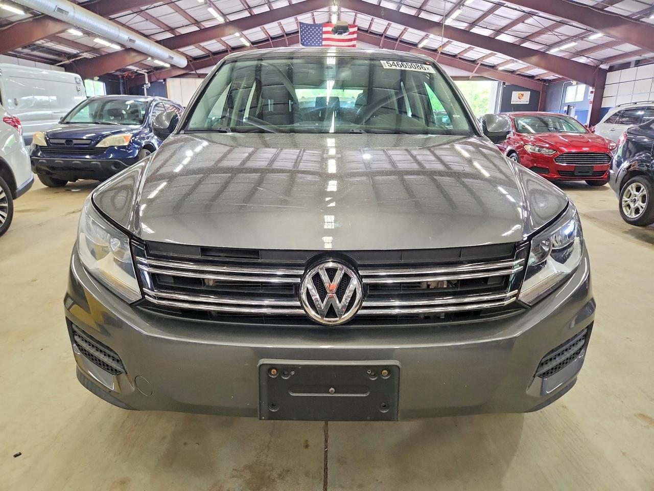 Volkswagen Tiguan S