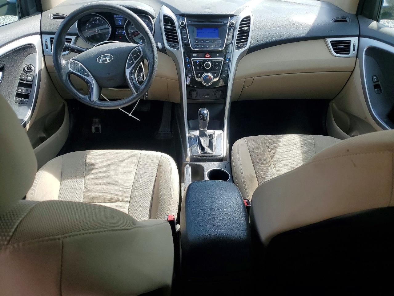 Hyundai ELANTRA Base