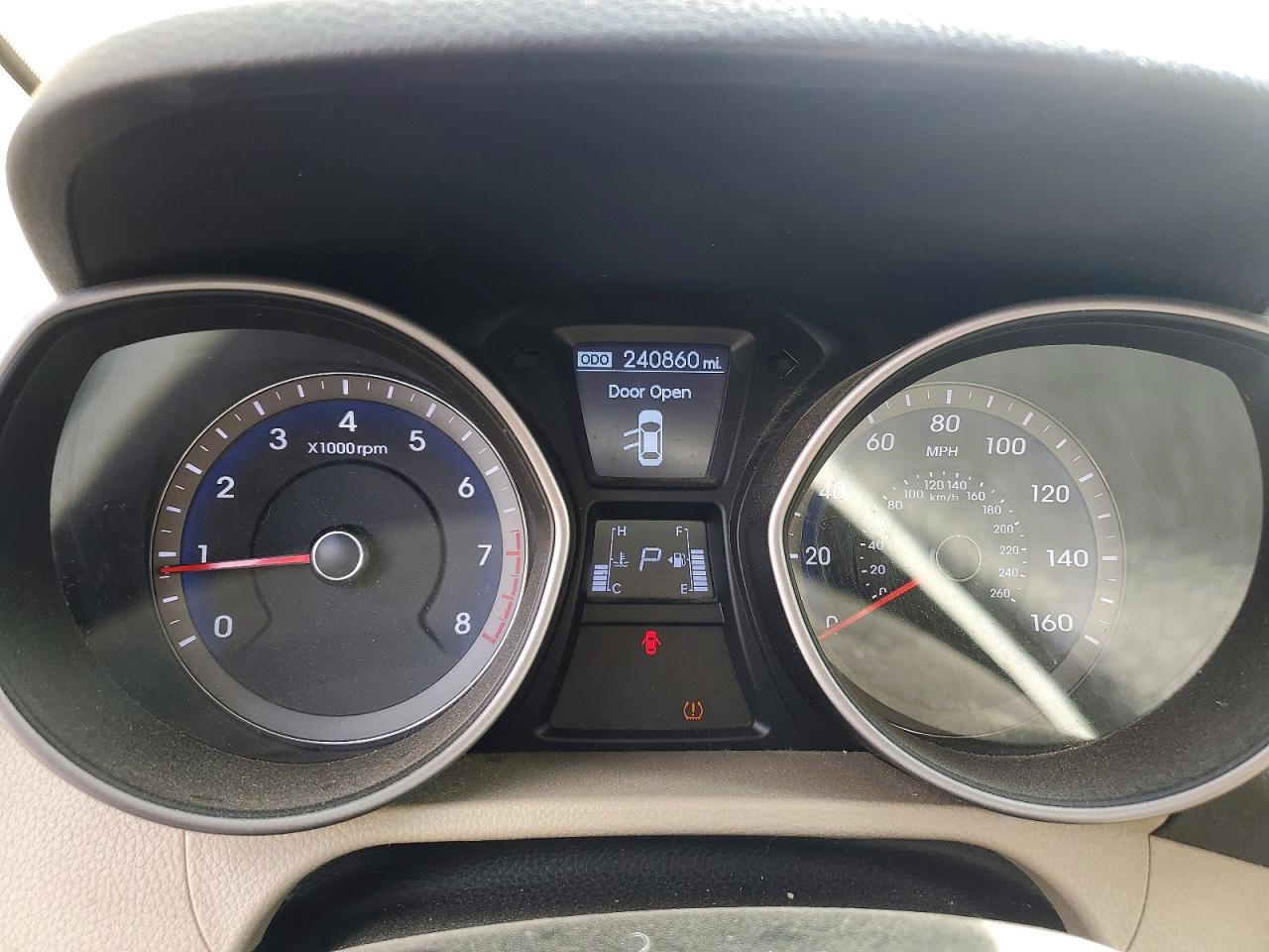 Hyundai ELANTRA Base