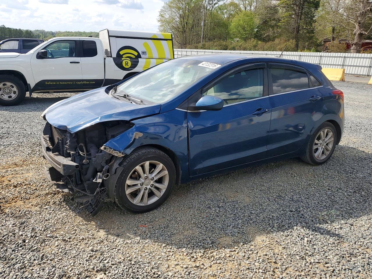 Salvage Hyundai ELANTRA Image